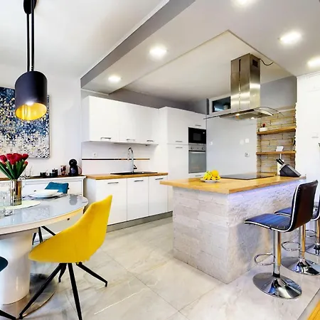Апартаменты Modern Deluxe Sara Ii With 2 Bedrooms- *