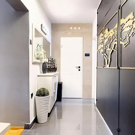 Апартаменты Modern Deluxe Sara Ii With 2 Bedrooms- Сплит